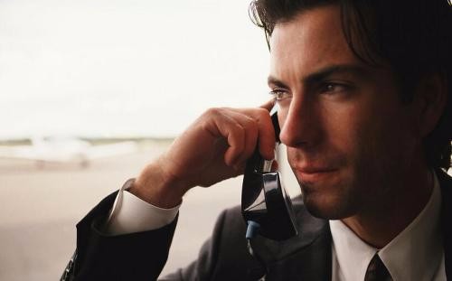 据了解,手机“吉祥号码”大致分成八个不同等级。其中特类号码(AAAAA A=1-9,ABCDEF)办理费用最高,四连号、三连号次之。近日,多家媒体爆料说中国移动的手机靓号"18888888888"拍卖了1.2亿元,创新的记录