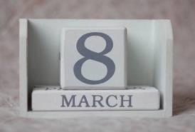 6f15bc947e361069500d175179dfc2ad.jpg 8这个数字应该是我们中国人最喜欢的数字之一了。由于谐音的原因,自然就理解为“发”,代表财富,因此绝大部分的人对它的喜爱都会呈现在手机号码,车牌号,门牌号,甚至银行卡号上,只要与数字有关的事物都会想着有8越多越好,但在手机号磁场表现中却不尽然。