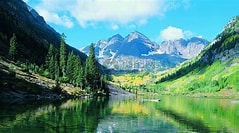 近日，陈先生新买了一个手机号码，却常常收到别人的银行短信。他还要十分“冤枉”地代交信息费，这让陈先生很苦恼。一查才知道，原来是前手机号主无解除相关的绑定业务。